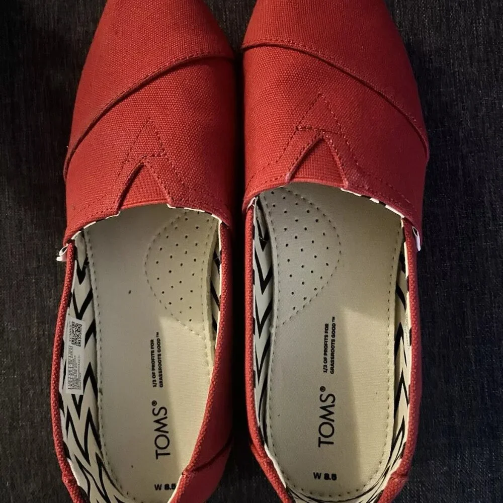 Toms Women's Red Canvas Classics Flats - Picture 1 of 5